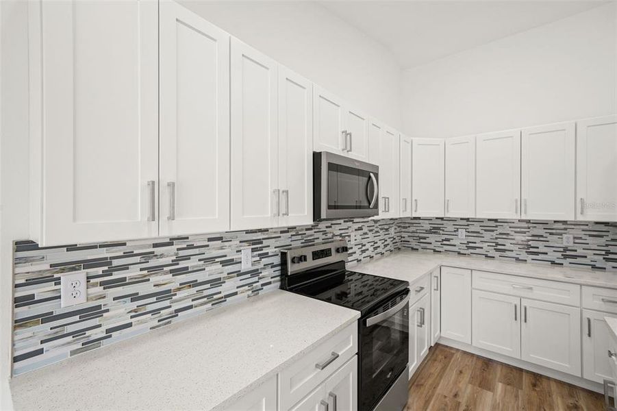 Furnished interior view inside a new home in , Weeki Wachee (Image 18).