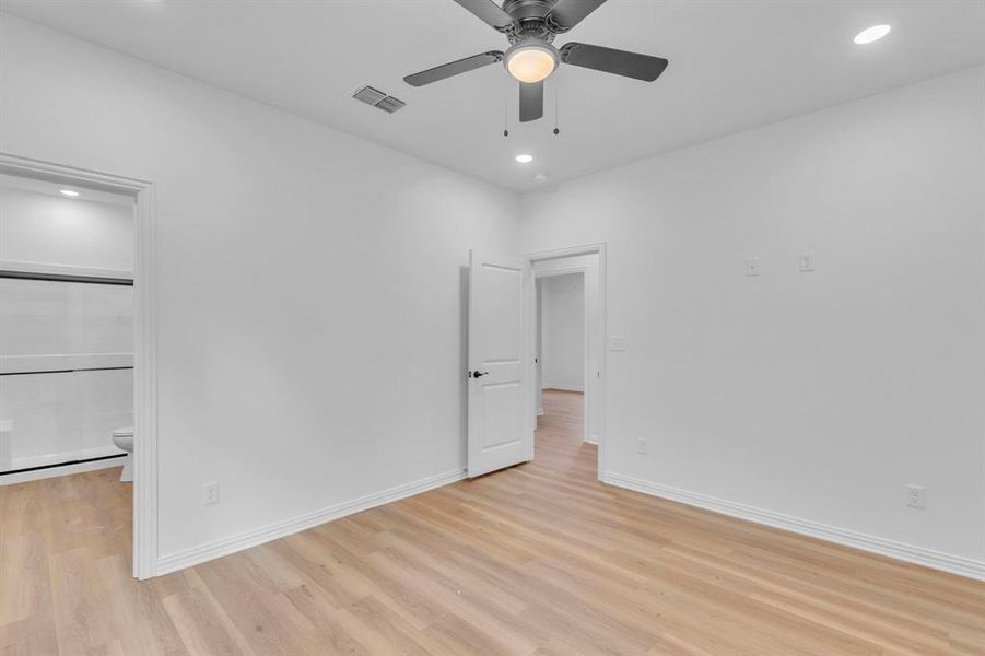 Spacious, unfurnished interior of a new home in , Tyler (Image 31).