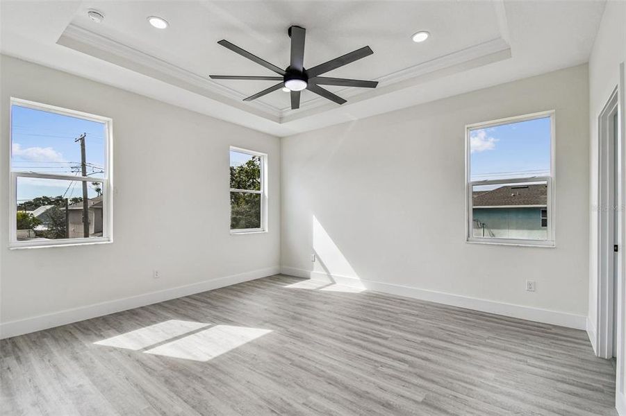 Spacious, unfurnished interior of a new home in , Tampa (Image 21).