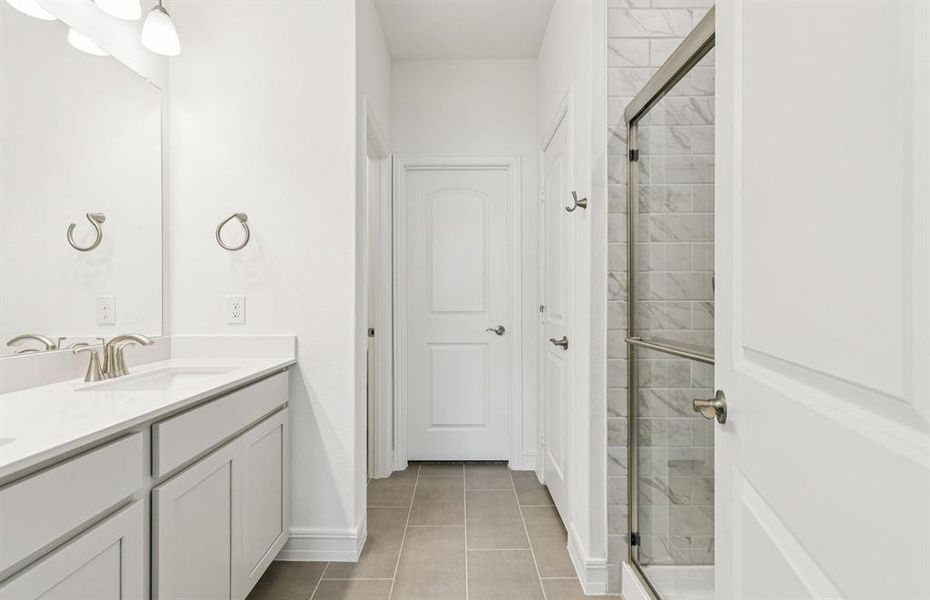 Modern owner's bath with spacious shower Modern owner's bath with spacious shower