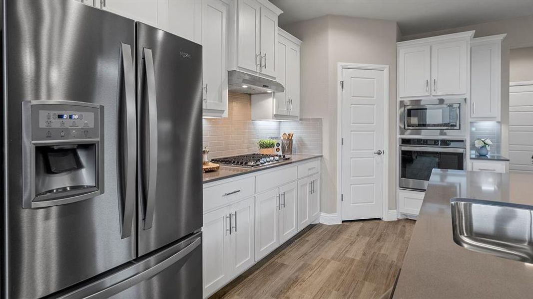 Furnished interior view inside a new home in Lakeview Pointe, Grand Prairie (Image 23).