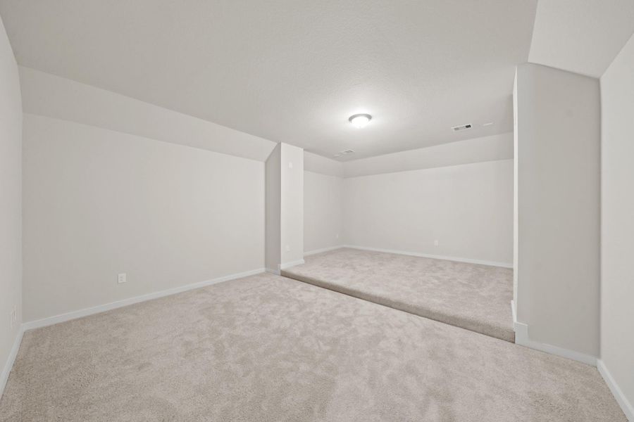 Spacious, unfurnished interior of a new home in Barton Creek Ranch, Conroe (Image 20).