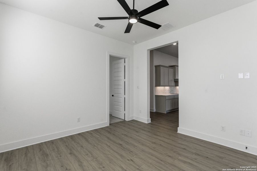 Spacious, unfurnished interior of a new home in Sienna Lakes, San Antonio (Image 23).