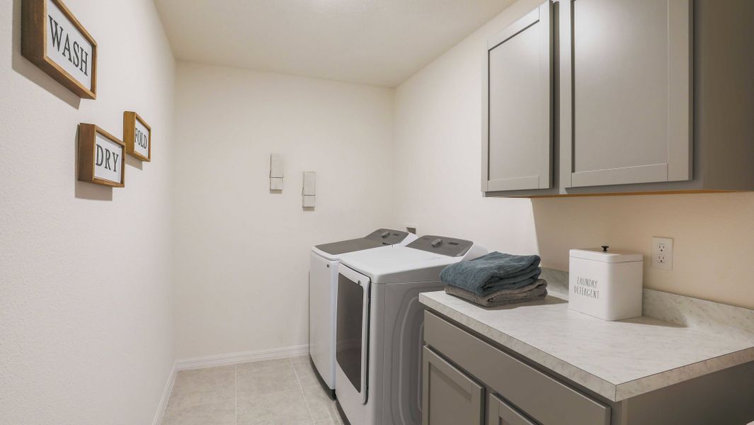 Representative furnished interior of a home built from the Iris by Maronda Homes in Benton Hills, Brooksville (Image 16).