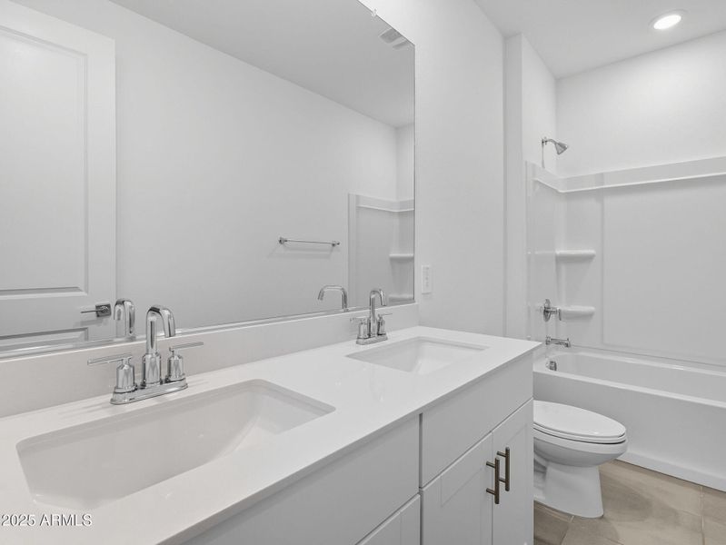 37-web-or-mls-Bee-37 37-web-or-mls-Bee-37