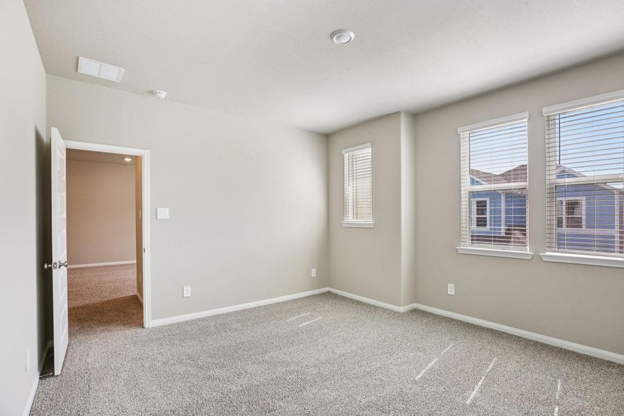 Spacious, unfurnished interior of a new home in Kemah Crossing - Luxe Series, Kemah (Image 34).