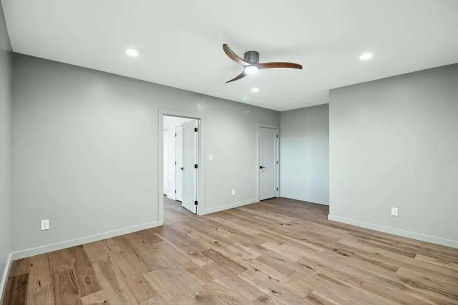 Spacious, unfurnished interior of a new home in , Blue Ridge (Image 36).