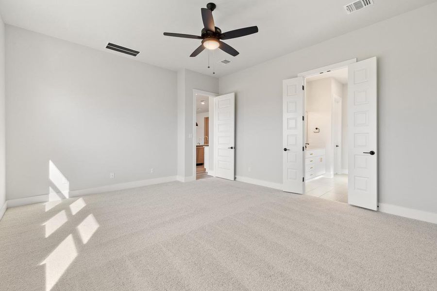 Spacious, unfurnished interior of a new home in Lariat, Liberty Hill (Image 37).