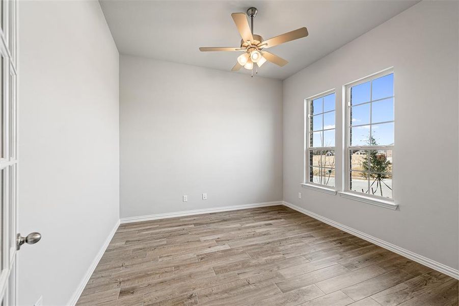 Spacious, unfurnished interior of a new home in Waterford Park, Weatherford (Image 24).