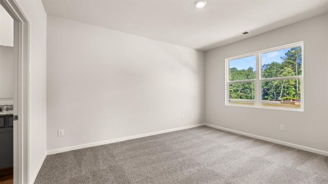 Spacious, unfurnished interior of a new home in Oconee Overlook, Gainesville (Image 23).