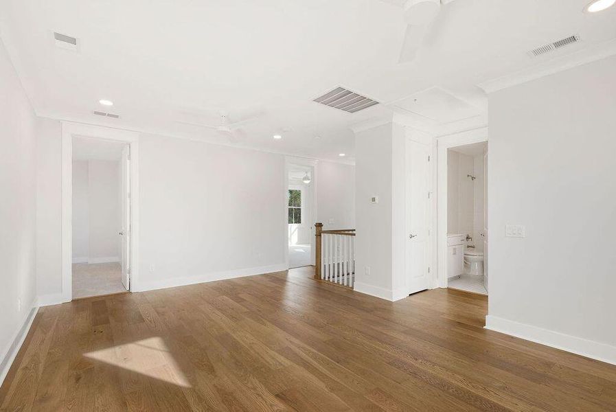 Spacious, unfurnished interior of a new home in Kings River Preserve, Hollywood (Image 34).