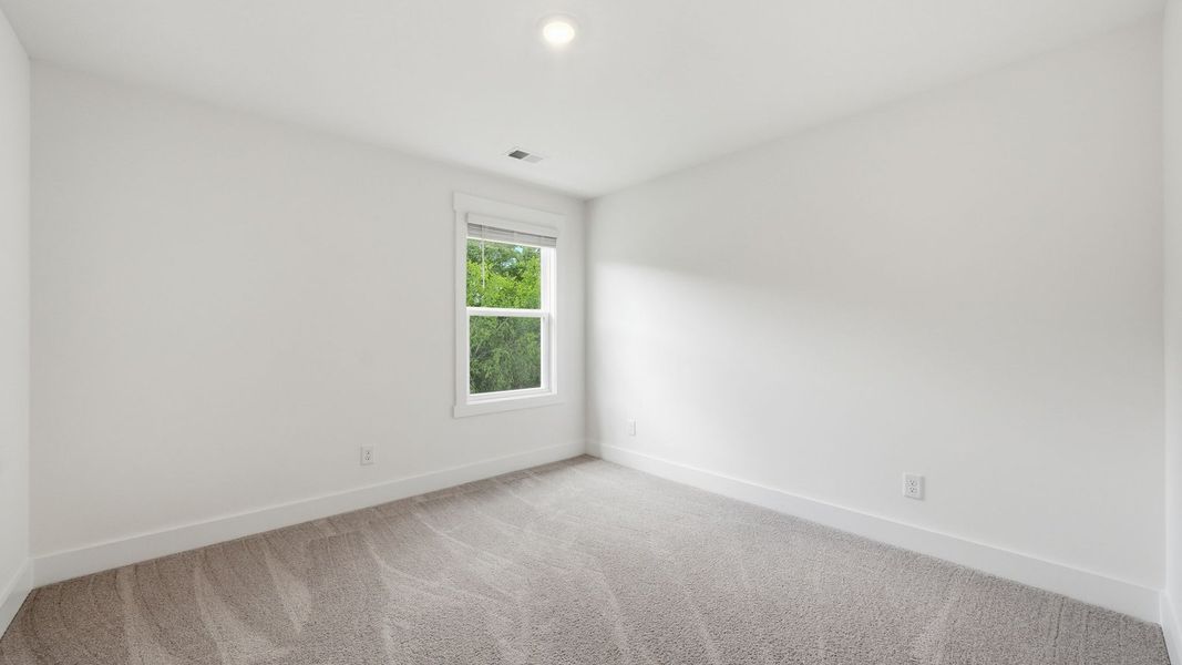 Spacious, unfurnished interior of a new home in Fieldcrest Acres, Blountville (Image 23).