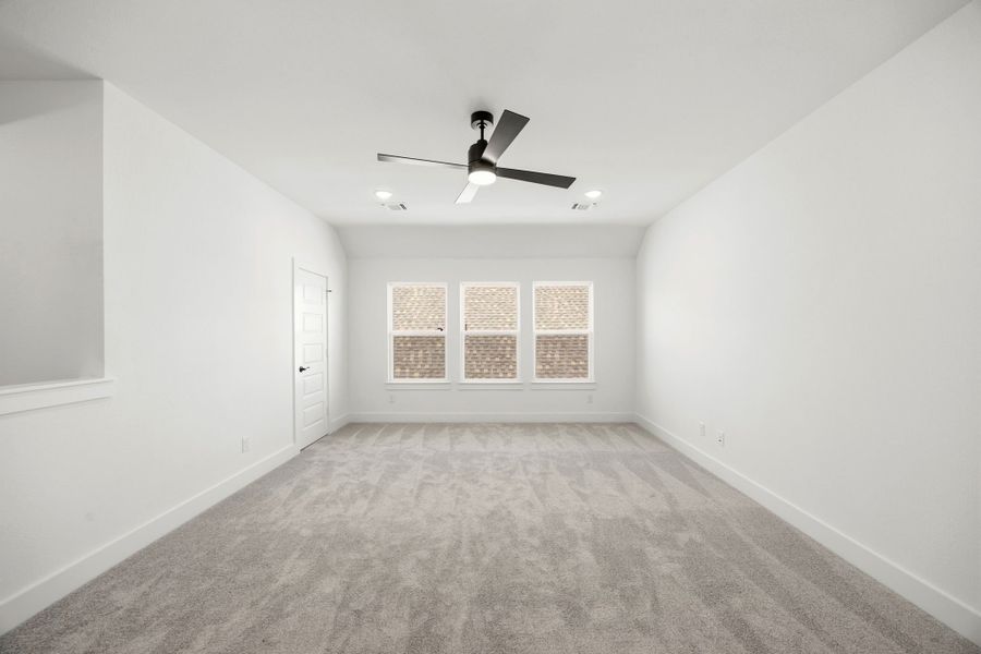 Spacious, unfurnished interior of a new home in Lakes of River Trails, Fort Worth (Image 24).