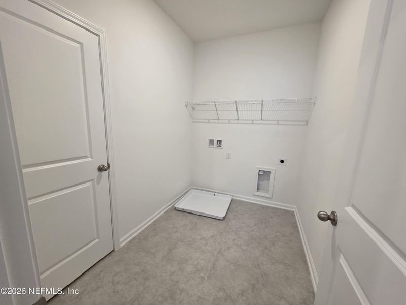 Spacious, unfurnished interior of a new home in Hyland Trail, Green Cove Springs (Image 13).