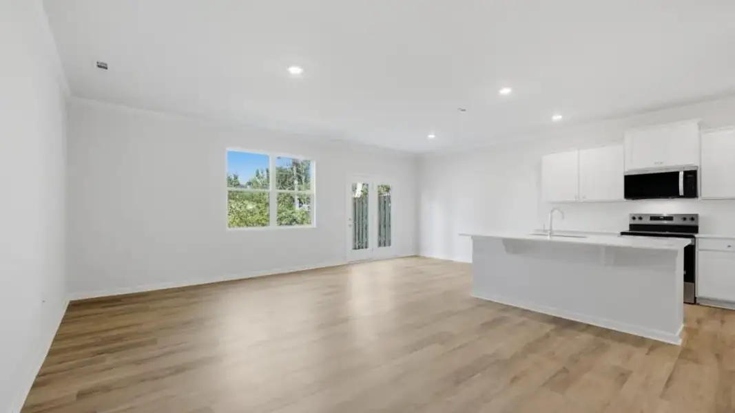 Spacious, unfurnished interior of a new home in Hughes Court, Dawsonville (Image 17).