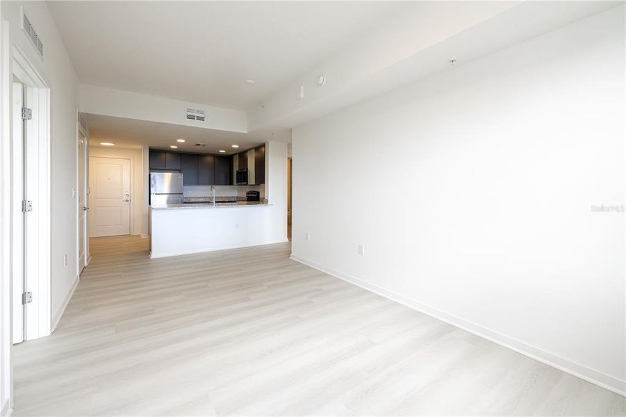 Spacious, unfurnished interior of a new home in , Orlando (Image 20).