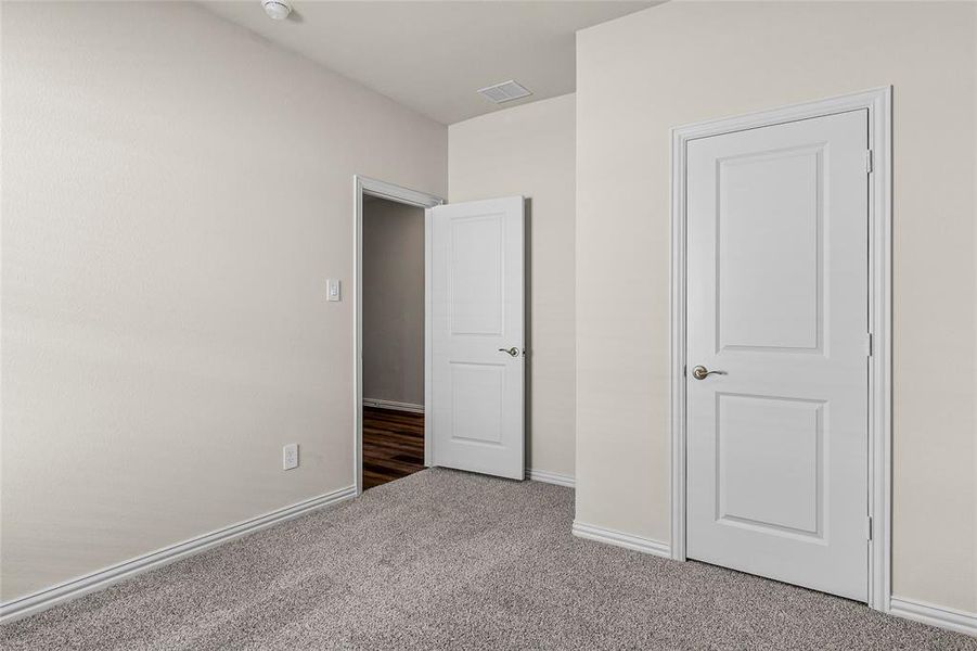 Spacious, unfurnished interior of a new home in Stratton Place, Greenville (Image 14).