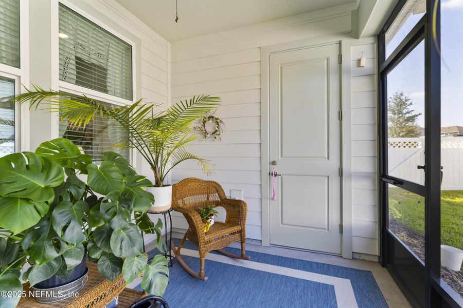 Exterior details and patio area of a home in Bradley Pond, Jacksonville (Image 4).