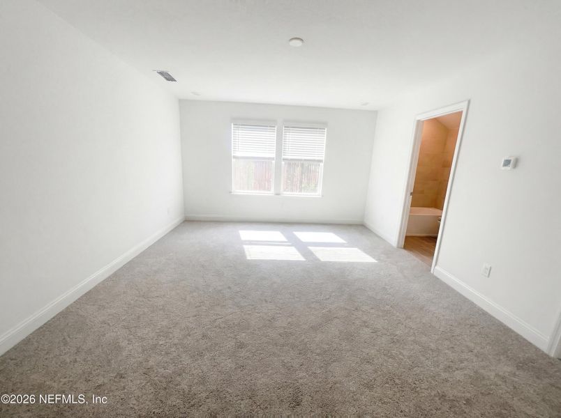 Spacious, unfurnished interior of a new home in Tributary, Yulee (Image 19).