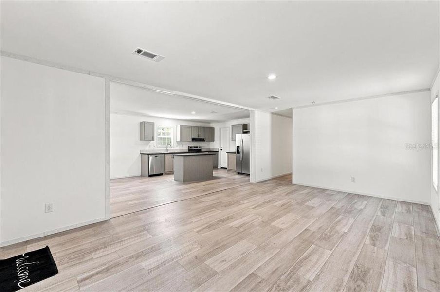 Spacious, unfurnished interior of a new home in , Zephyrhills (Image 17).