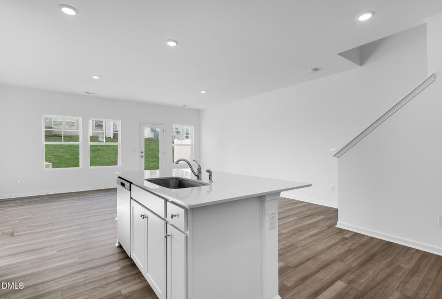 7_Kitchen_Wide