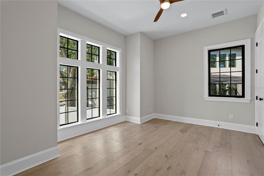 Spacious, unfurnished interior of a new home in , Tampa (Image 24).