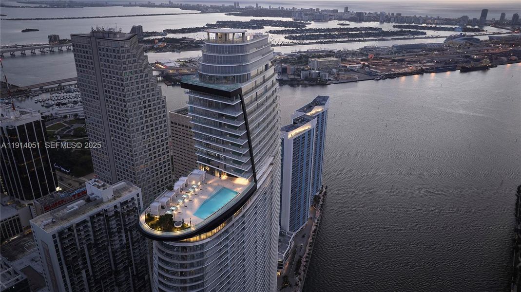 Condo located in Miami, FL showcasing its design and architecture (Image 25).
