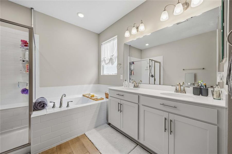 Furnished interior view inside a new home in Seasons at Eden Hills, Lake Alfred (Image 26).