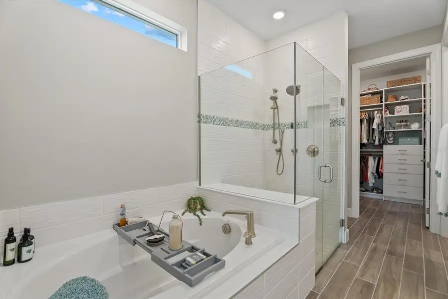 Furnished interior view inside a new home in , Englewood (Image 32).