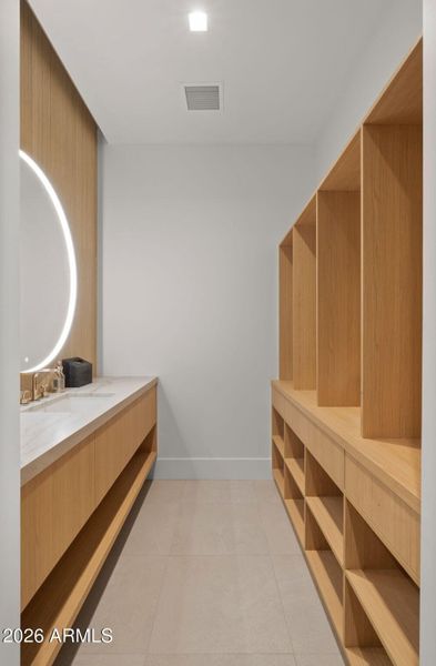 124-web-or-mls-Pool Bathroom2