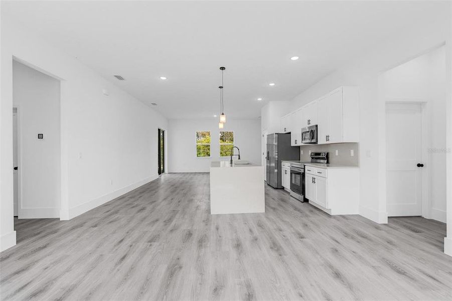 Spacious, unfurnished interior of a new home in , Ocala (Image 19).