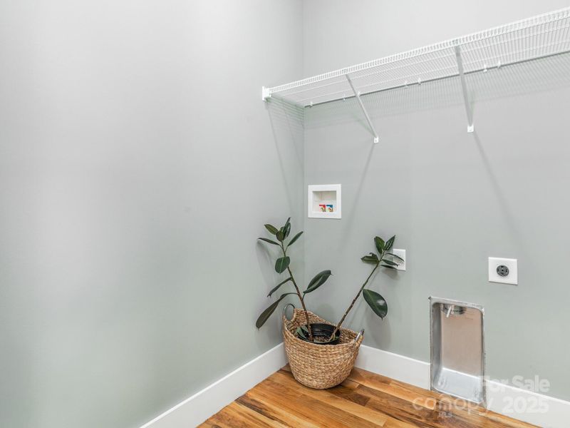 Spacious, unfurnished interior of a new home in , Asheville (Image 26).
