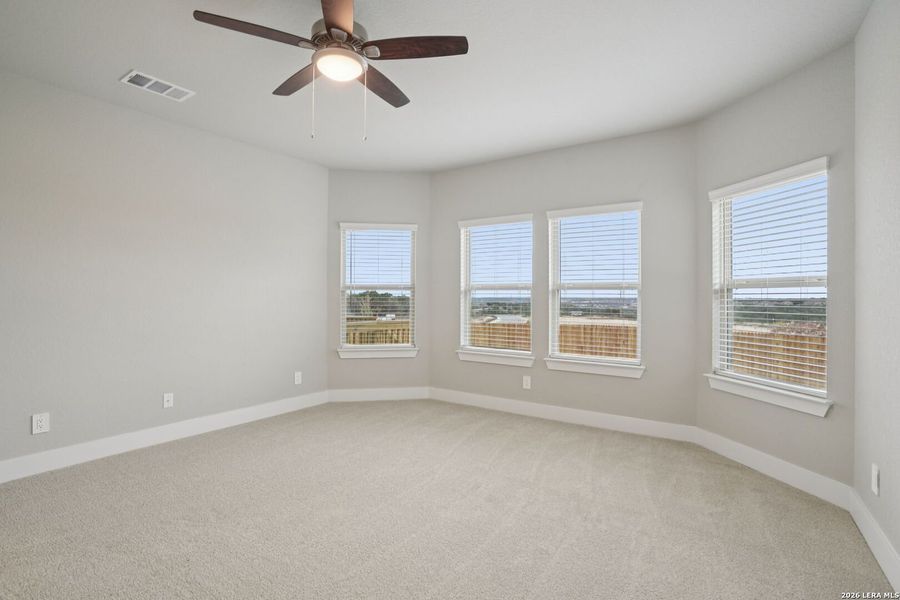 Spacious, unfurnished interior of a new home in Lark Canyon, New Braunfels (Image 17).