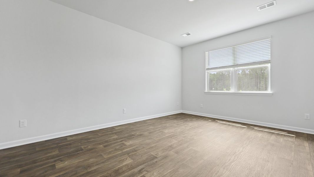 Representative unfurnished interior of a home built from the Darby-Exp by D.R. Horton in Hillcrest, Ravenel (Image 29).