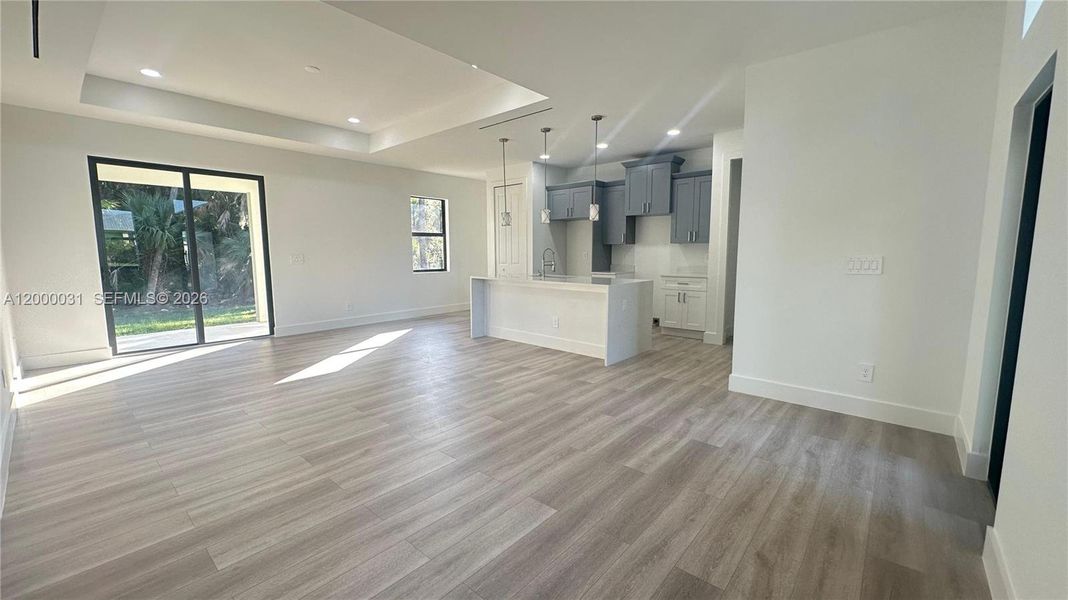 Spacious, unfurnished interior of a new home in , Fort Myers (Image 8).