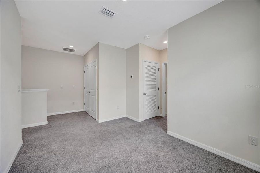 Spacious, unfurnished interior of a new home in , Wesley Chapel (Image 28).