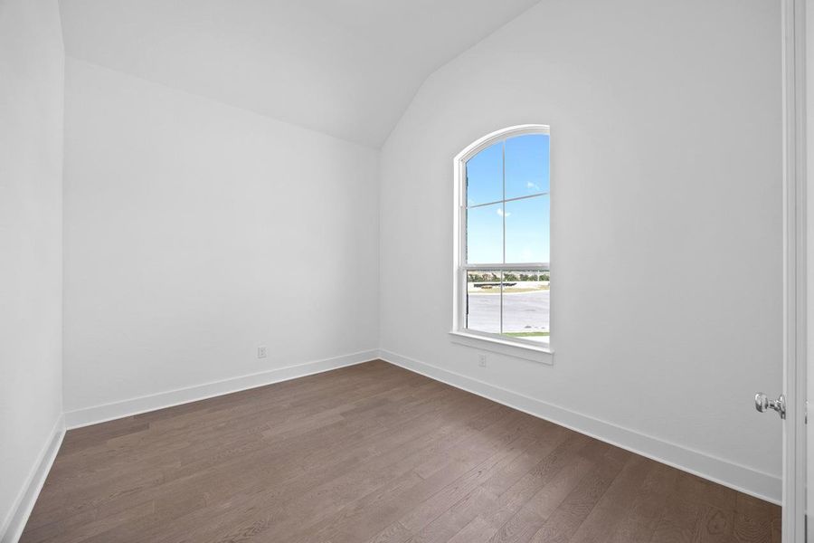 Spacious, unfurnished interior of a new home in Lariat, Liberty Hill (Image 10).