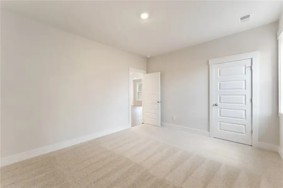 Spacious, unfurnished interior of a new home in South Park, Piedmont (Image 35). Spacious, unfurnished interior of a new home in South Park, Piedmont (Image 35).