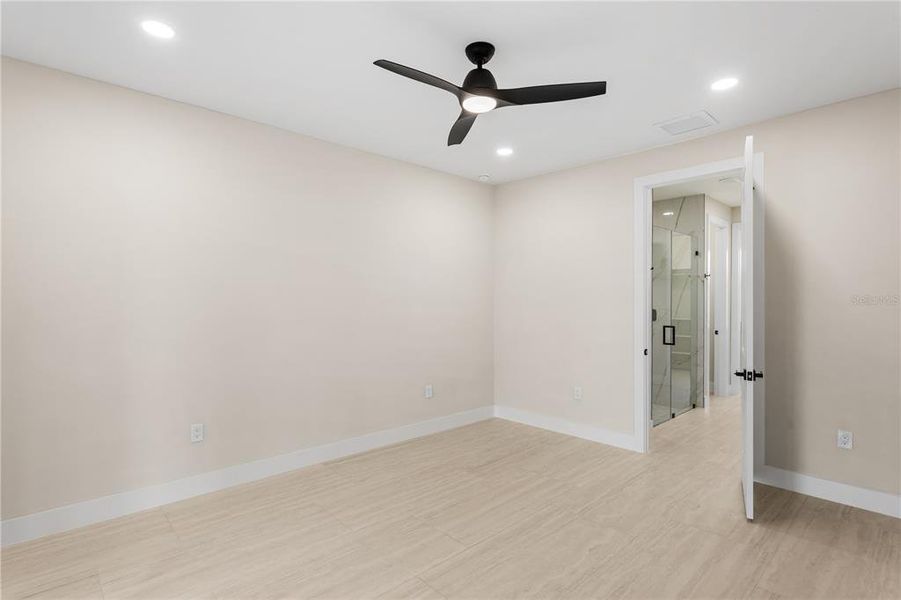 Spacious, unfurnished interior of a new home in , Cape Coral (Image 30).