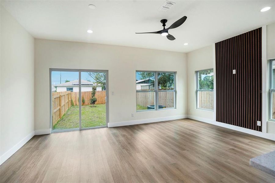 Spacious, unfurnished interior of a new home in , Tampa (Image 26).