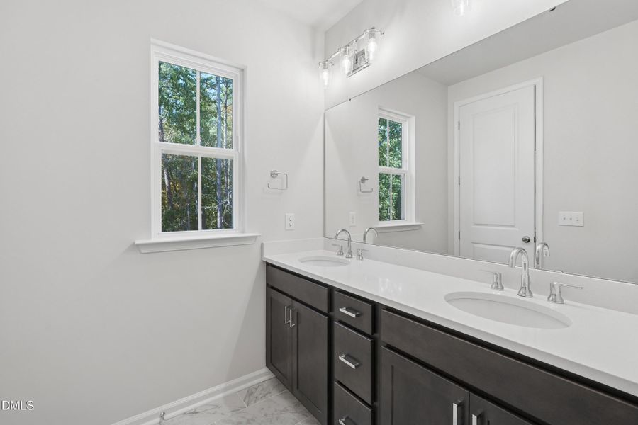 Twinleaf Townes 75_Primary Bathroom 1_10