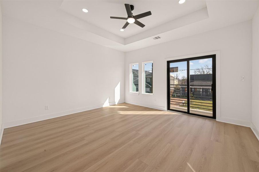 Spacious, unfurnished interior of a new home in , Houston (Image 24).