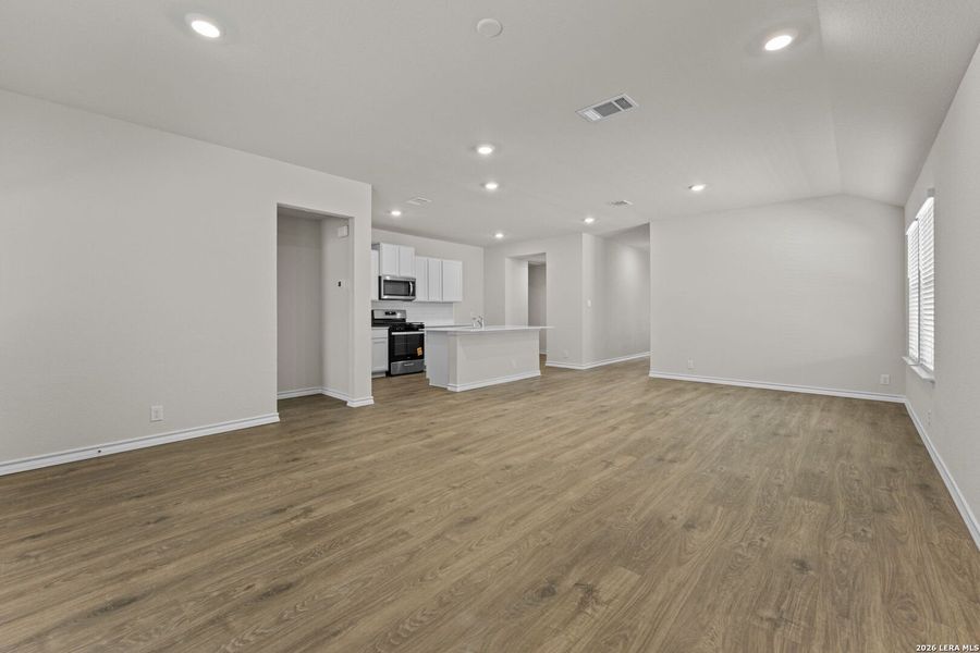 Spacious, unfurnished interior of a new home in Brookstone Creek, San Antonio (Image 22).