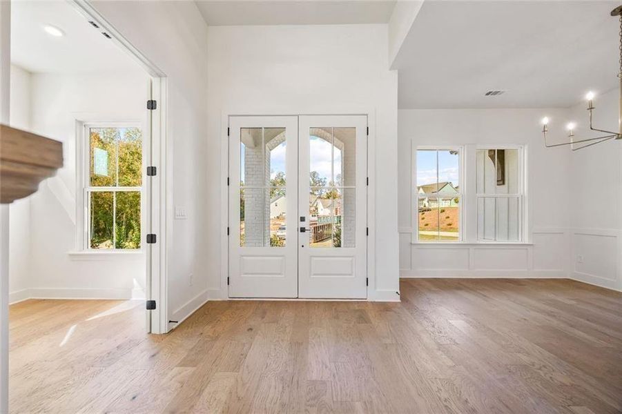 Spacious, unfurnished interior of a new home in Long Hollow Landing, Gainesville (Image 23).