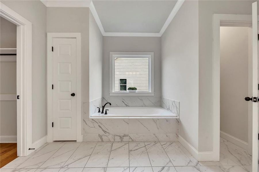 Spacious, unfurnished interior of a new home in , Marietta (Image 25).