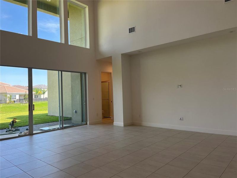 Spacious, unfurnished interior of a new home in , Wesley Chapel (Image 10).