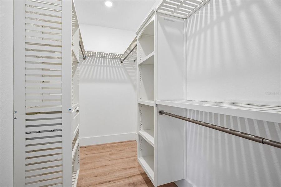 Spacious, unfurnished interior of a new home in , Tampa (Image 20).