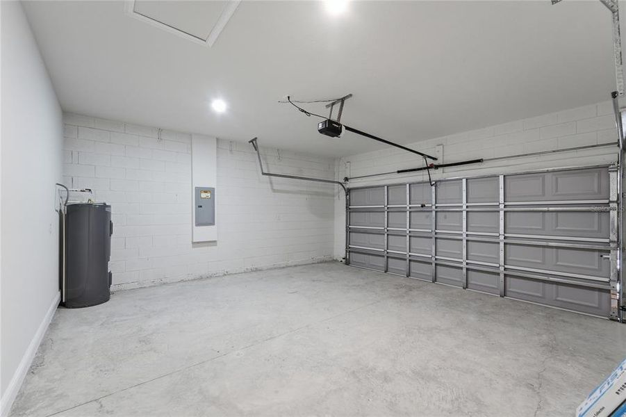 Spacious, unfurnished interior of a new home in , Dunnellon (Image 30).