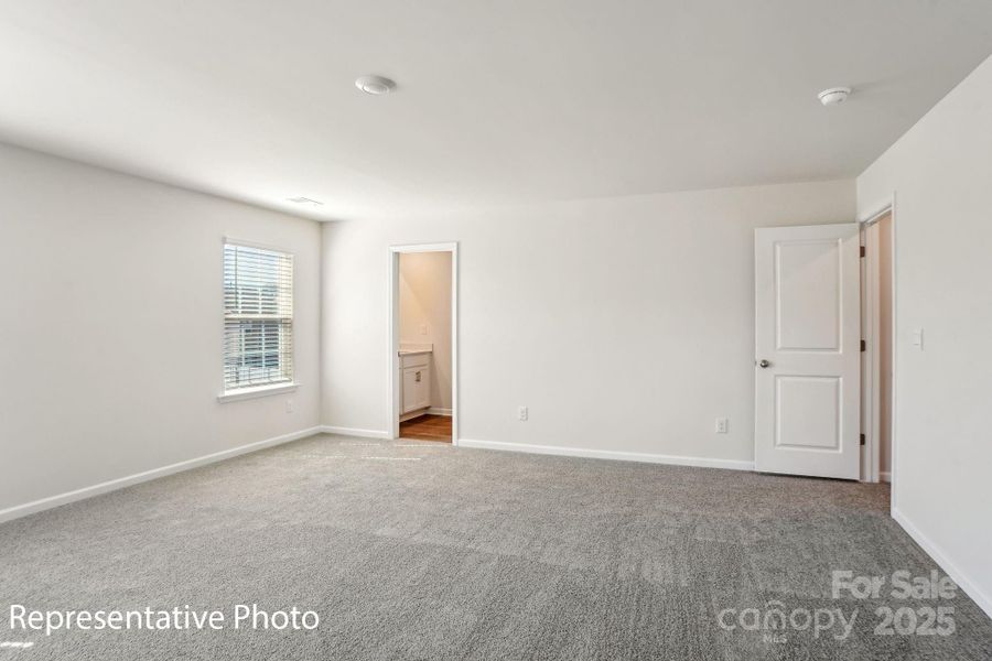 Spacious, unfurnished interior of a new home in Sonoma Hills, Charlotte (Image 15).