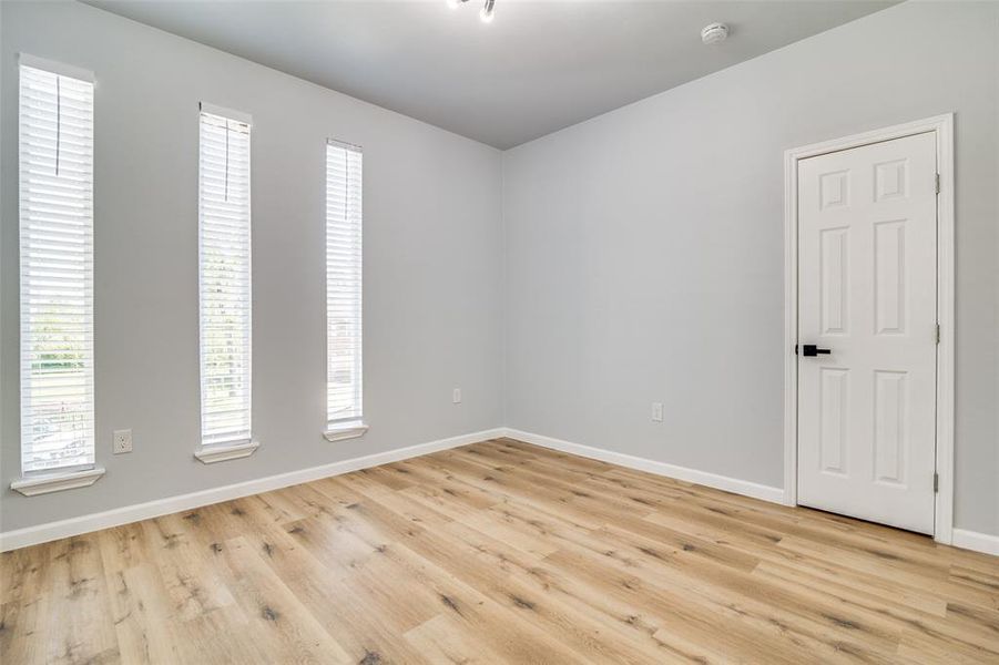 Spacious, unfurnished interior of a new home in , Dallas (Image 6).